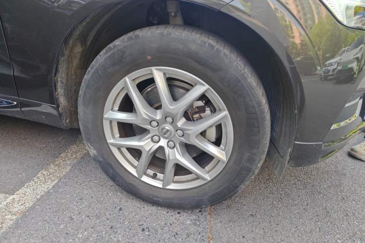 Used Volvo XC60 2020 T5 4x4 Zhiyi Luxury Edition Right Front Wheel Hub