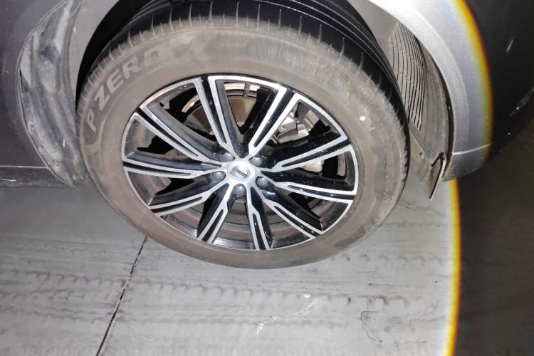 Used Volvo XC60 2020 T5 4x4 Smart Luxury Edition Right Front Wheel Hub