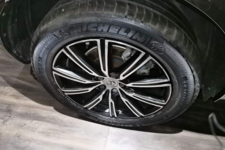 Used Volvo XC60 2020 T5 4x4 Zhiya Luxury Edition Right Rear Wheel Hub