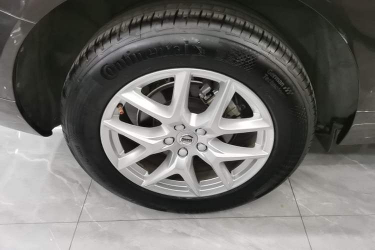 Used Volvo XC60 2020 T5 4x4 Zhiyi Luxury Edition Right Rear Wheel Hub