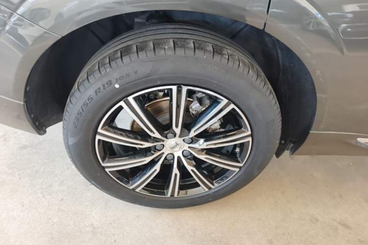 Used Volvo XC60 2020 T5 4x4 Smart Luxury Edition Right Rear Wheel Hub