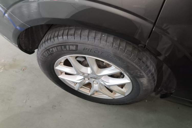 Used Volvo XC60 2020 T5 4x4 Zhiyi Luxury Edition Right Rear Wheel Hub