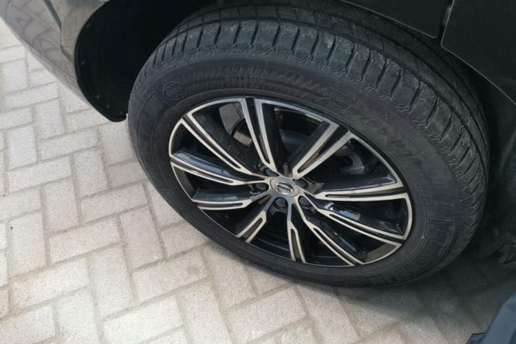 Used Volvo XC60 2020 T5 4x4 Smart Luxury Edition Right Rear Wheel Hub