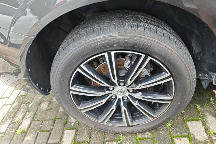 Used Volvo XC60 2020 T5 4x4 Smart Luxury Edition Right Rear Wheel Hub