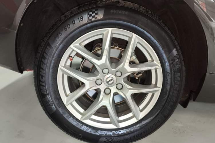 Used Volvo XC60 2020 T5 4x4 Zhiyi Luxury Edition Right Rear Wheel Hub