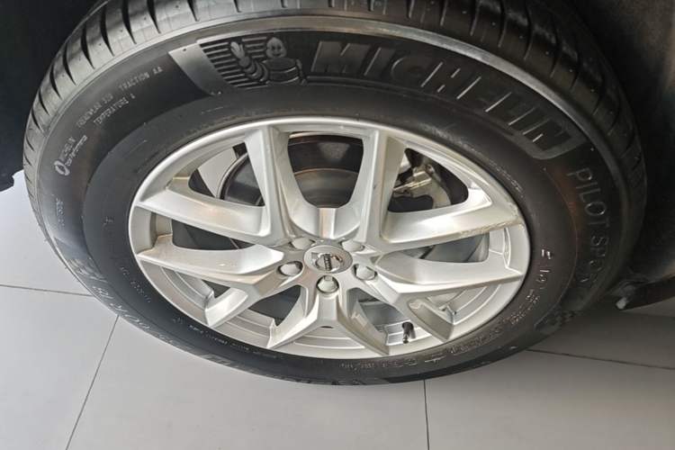 Used Volvo XC60 2020 T5 4x4 Zhiyi Luxury Edition Right Rear Wheel Hub