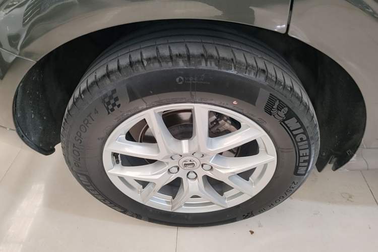 Used Volvo XC60 2020 T5 4x4 Zhiyi Luxury Edition Right Rear Wheel Hub