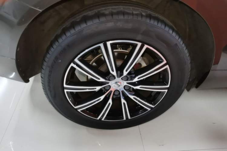 Used Volvo XC60 2020 T5 4x4 Smart Luxury Edition Right Rear Wheel Hub