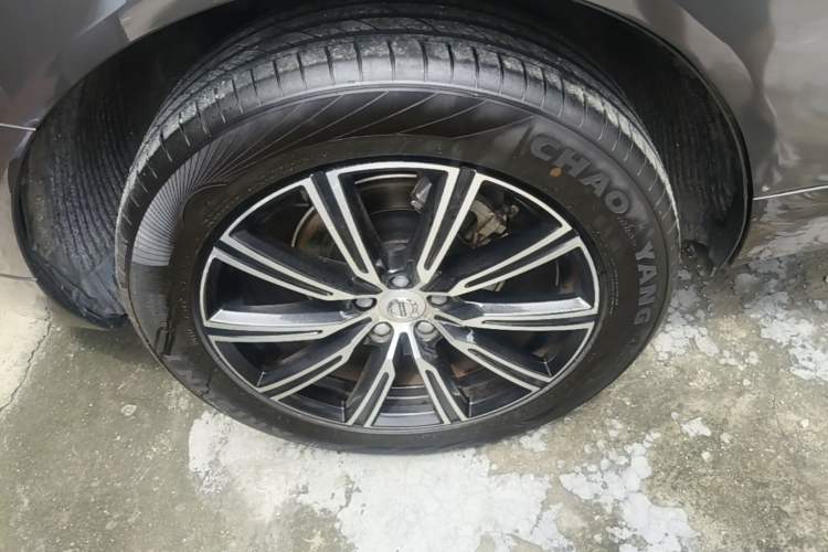 Used Volvo XC60 2020 T5 4x4 Smart Luxury Edition Right Rear Wheel Hub