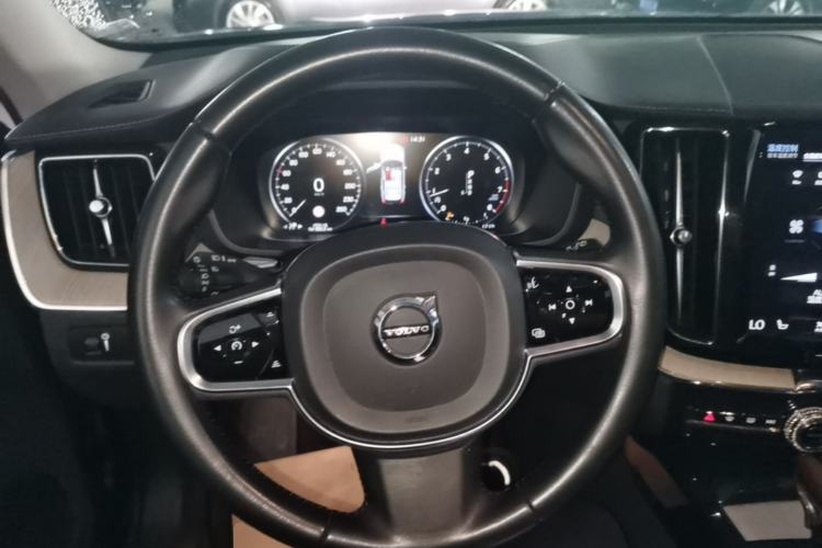 Used Volvo XC60 2020 T5 4x4 Smart Luxury Edition Steering Wheel