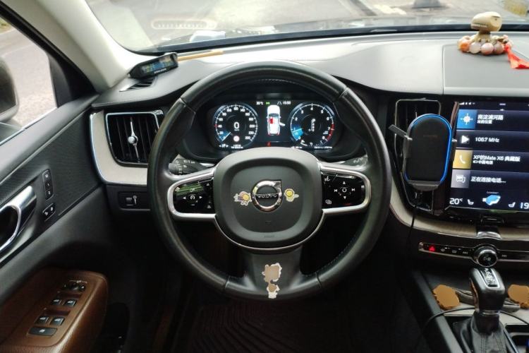 Used Volvo XC60 2020 T5 4x4 Smart Luxury Edition Steering Wheel