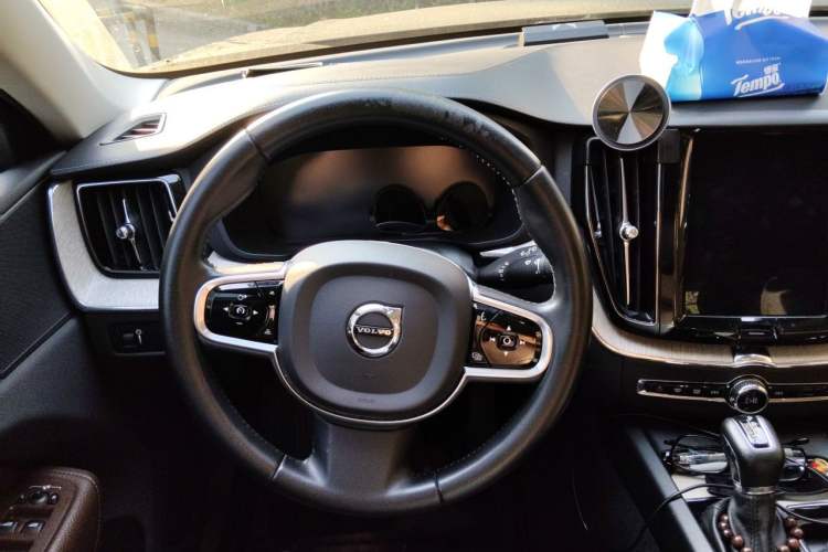 Used Volvo XC60 2020 T5 4x4 Smart Luxury Edition Steering Wheel