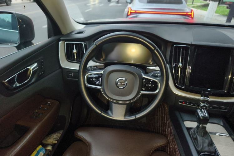 Used Volvo XC60 2020 T5 4x4 Smart Luxury Edition Steering Wheel