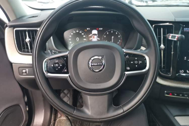 Used Volvo XC60 2020 T5 4x4 Smart Luxury Edition Steering Wheel