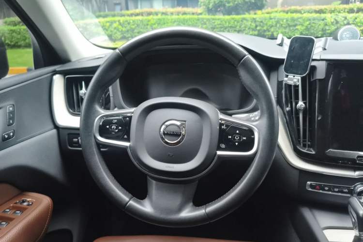 Used Volvo XC60 2020 T5 4x4 Smart Luxury Edition Steering Wheel