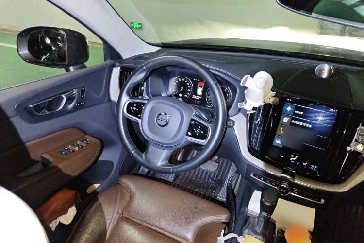 Used Volvo XC60 2020 T5 4x4 Smart Luxury Edition Steering Wheel