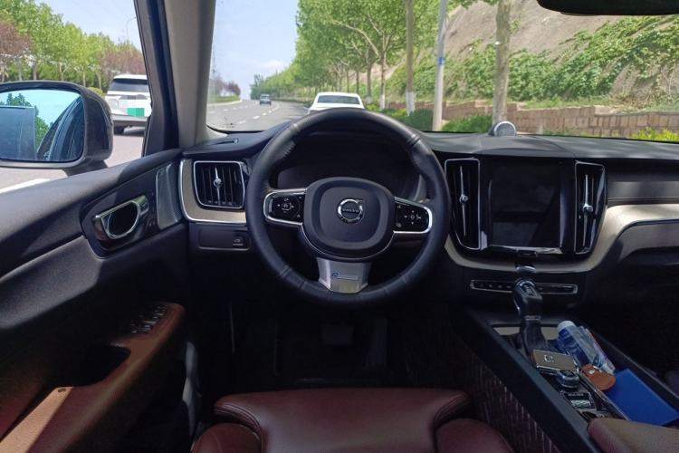 Used Volvo XC60 2020 T5 4x4 Smart Luxury Edition Steering Wheel