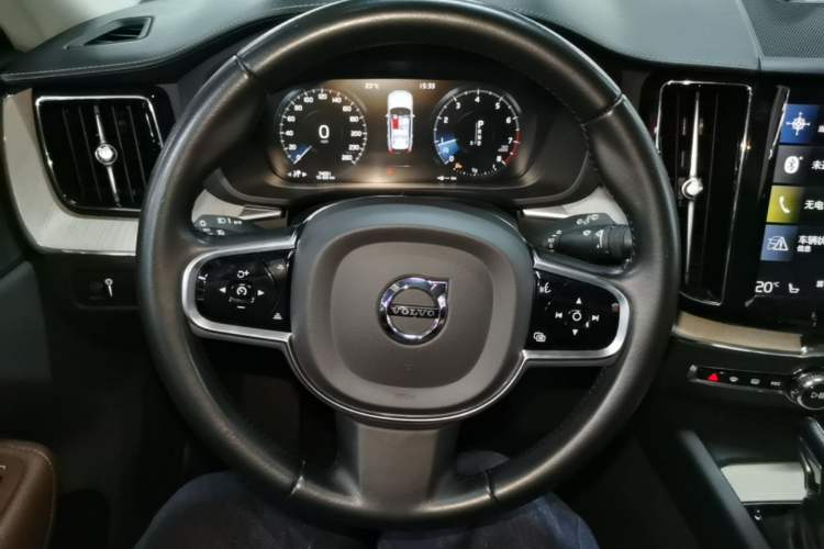 Used Volvo XC60 2020 T5 4x4 Smart Luxury Edition Steering Wheel