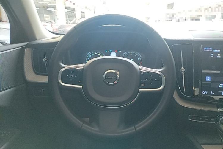 Used Volvo XC60 2020 T5 4x4 Smart Luxury Edition Steering Wheel