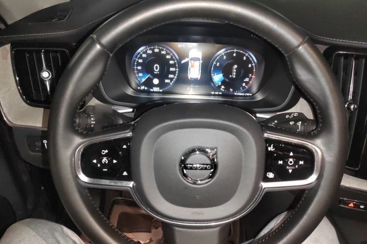 Used Volvo XC60 2020 T5 4x4 Smart Luxury Edition Steering Wheel