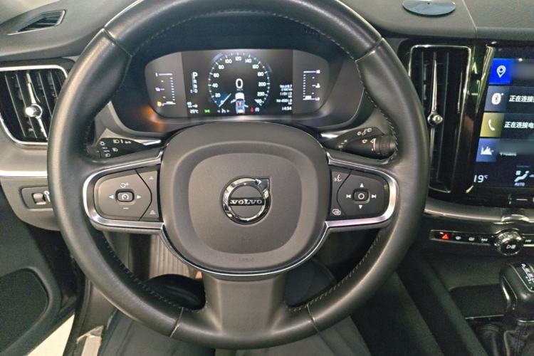 Used Volvo XC60 2020 T4 SmartDrive Luxury Edition Steering Wheel