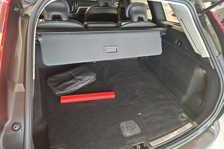 Used Volvo XC60 2020 T4 SmartDrive Luxury Edition Trunk