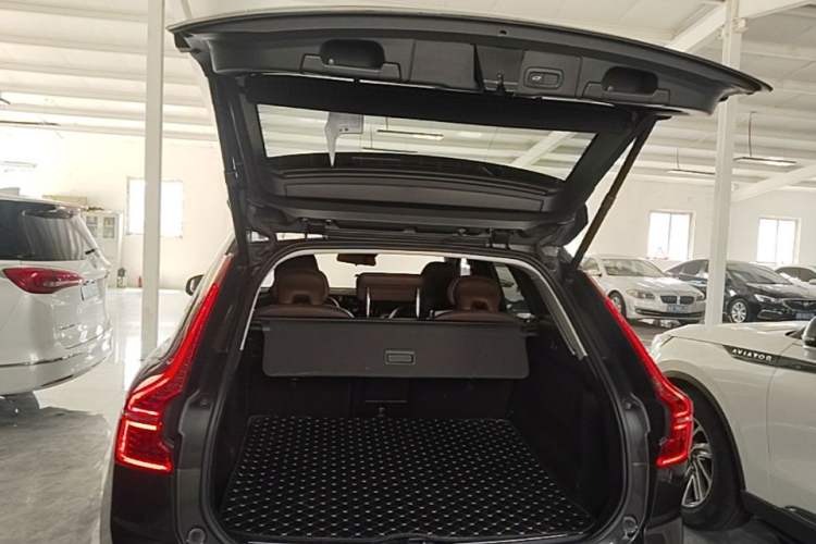 Used Volvo XC60 2020 T5 4x4 Zhiyi Luxury Edition Trunk