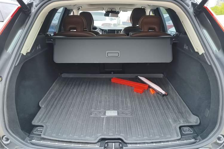 Used Volvo XC60 2020 T5 4x4 Zhiyi Luxury Edition Trunk