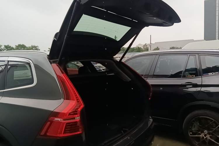 Used Volvo XC60 2020 T5 4x4 Smart Luxury Edition Trunk
