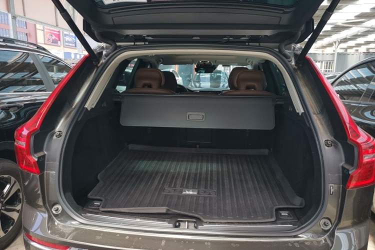 Used Volvo XC60 2020 T5 4x4 Smart Luxury Edition Trunk