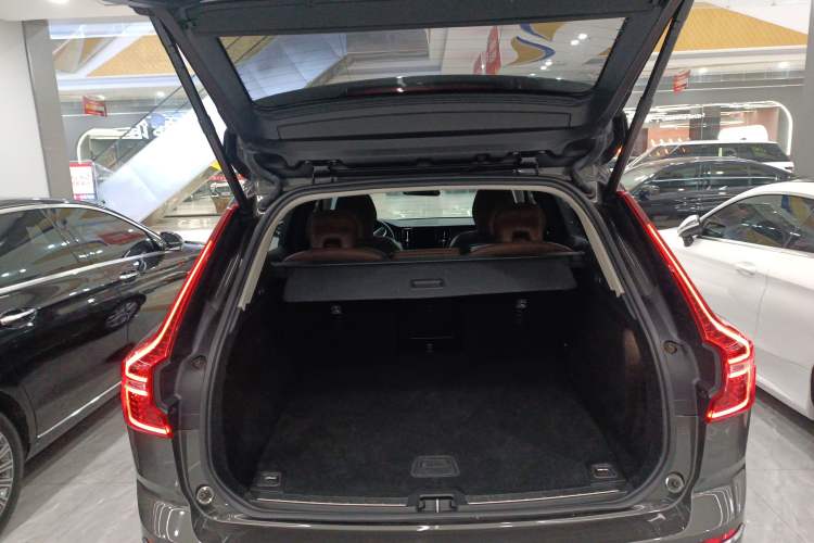 Used Volvo XC60 2020 T5 4x4 Zhiyi Luxury Edition Trunk