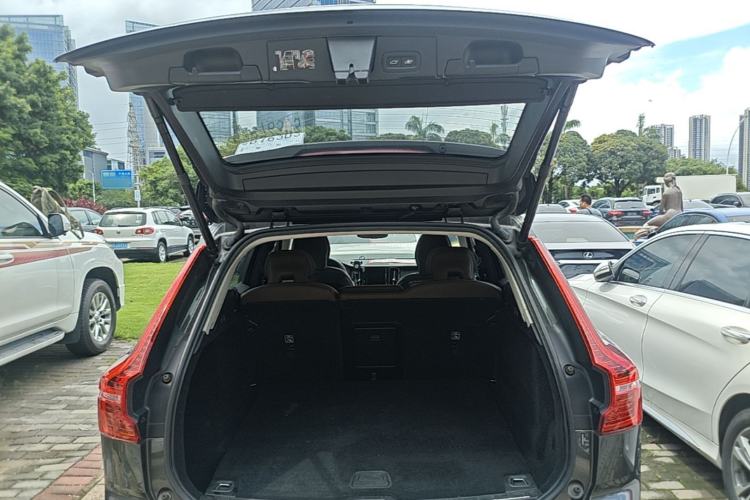 Used Volvo XC60 2020 T5 4x4 Smart Luxury Edition Trunk