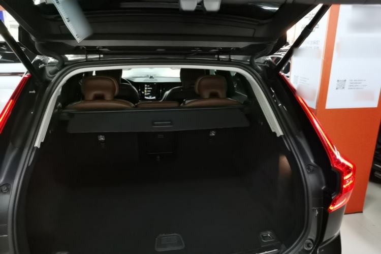 Used Volvo XC60 2020 T5 4x4 Smart Luxury Edition Trunk
