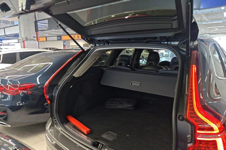 Used Volvo XC60 2020 T4 SmartDrive Luxury Edition Trunk