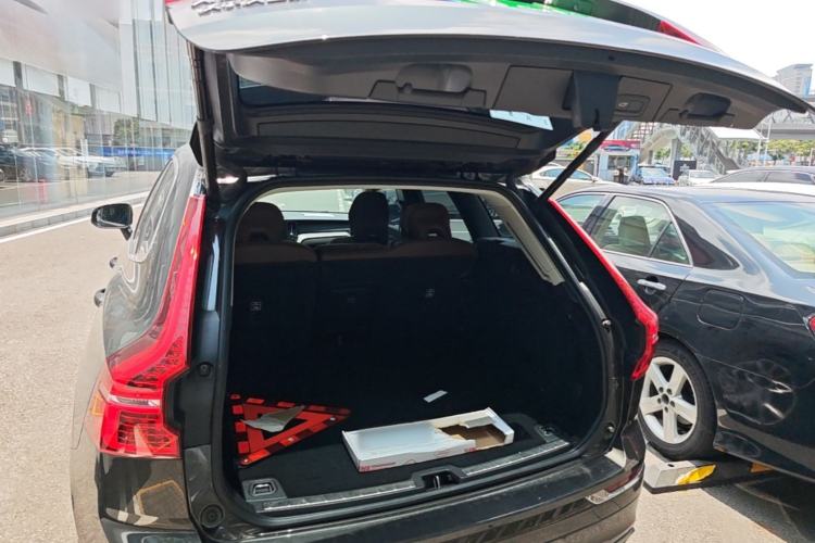 Used Volvo XC60 2020 T5 4x4 Zhiyi Luxury Edition Trunk