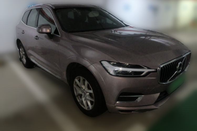 Used Volvo XC60 2020 T5 4x4 Zhiyi Luxury Edition Front Right 45 Deg