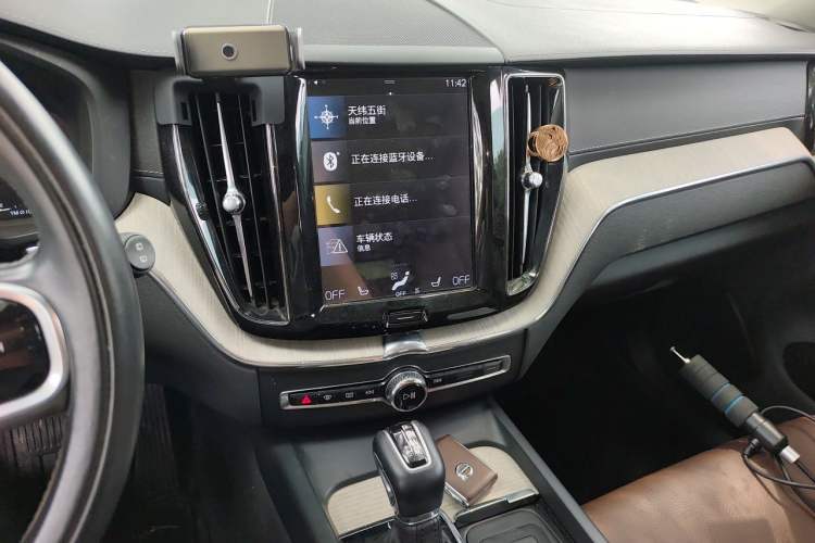 Used Volvo XC60 2020 T5 4x4 Smart Luxury Edition Audio And AC Panel