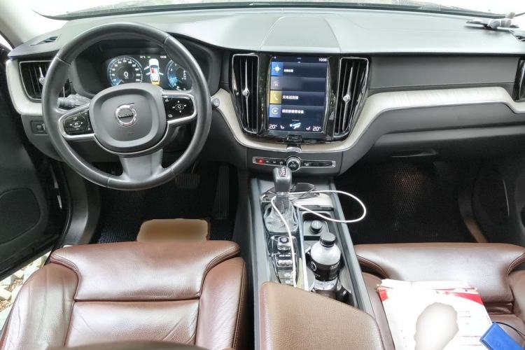 Used Volvo XC60 2020 T5 4x4 Smart Luxury Edition Center Console