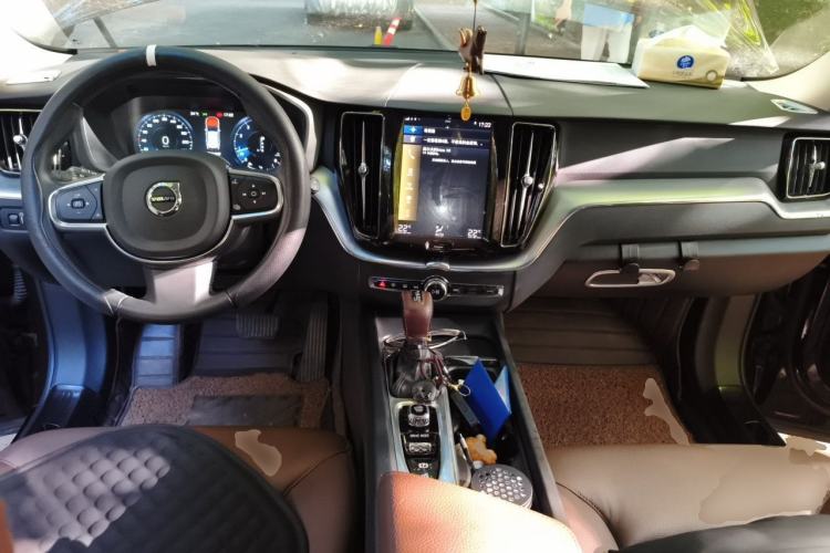 Used Volvo XC60 2020 T5 4x4 Zhiyi Luxury Edition Center Console
