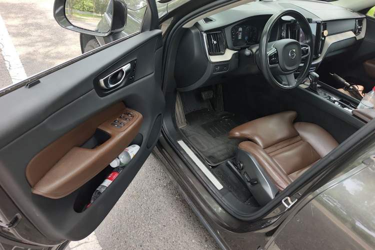 Used Volvo XC60 2020 T5 4x4 Smart Luxury Edition Driver Seat