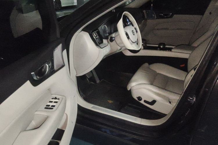 Used Volvo XC60 2020 T5 4x4 Smart Luxury Edition Driver Seat