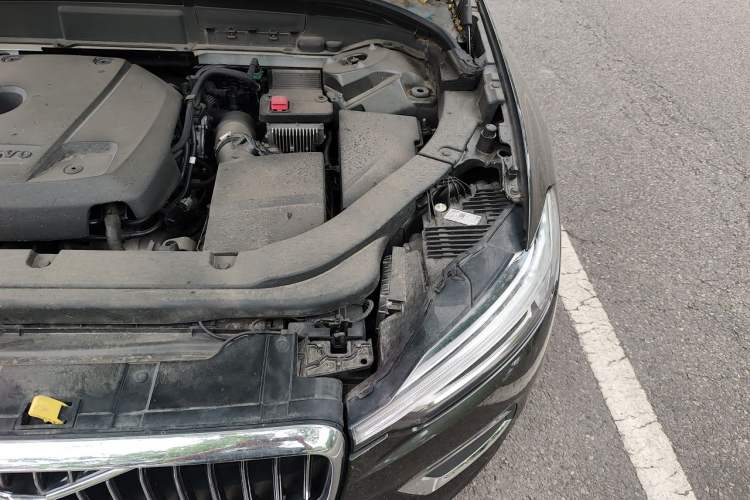 Used Volvo XC60 2020 T5 4x4 Smart Luxury Edition Engine Bay Left