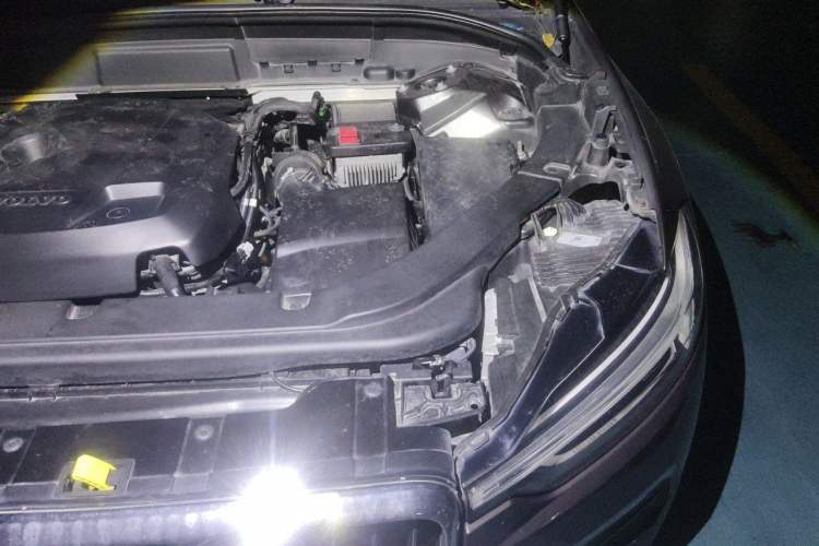 Used Volvo XC60 2020 T5 4x4 Smart Luxury Edition Engine Bay Left