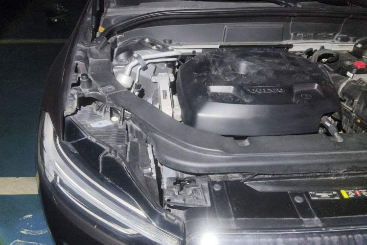 Used Volvo XC60 2020 T5 4x4 Smart Luxury Edition Engine Bay Right