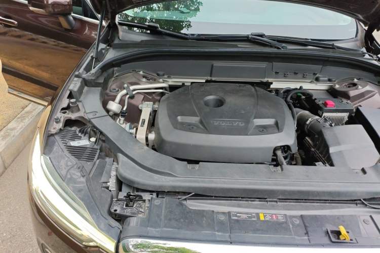 Used Volvo XC60 2020 T5 4x4 Zhiyi Luxury Edition Engine Bay Right