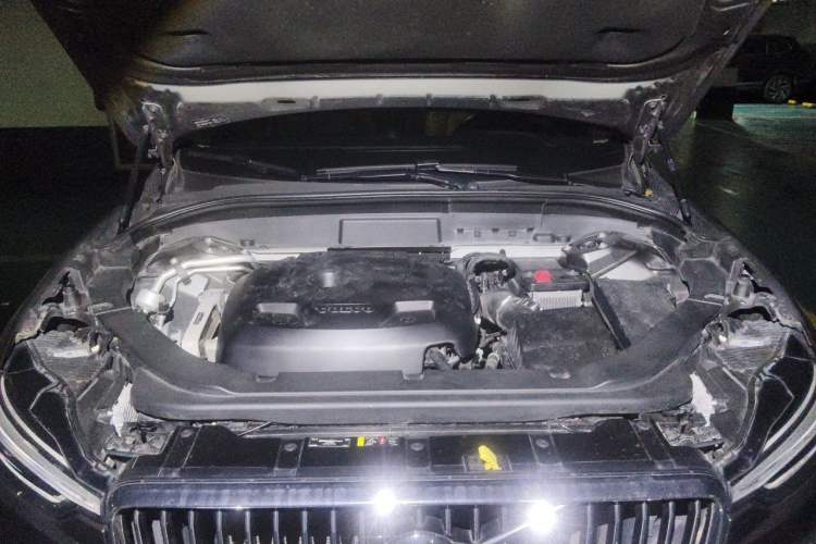 Used Volvo XC60 2020 T5 4x4 Smart Luxury Edition Engine Bay