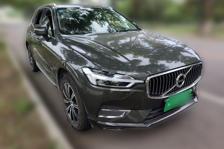 Used Volvo XC60 2020 T5 4x4 Smart Luxury Edition Front Right 45 Deg