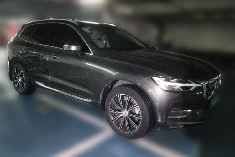 Used Volvo XC60 2020 T5 4x4 Smart Luxury Edition Front Right 45 Deg