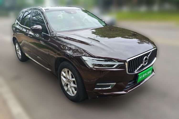 Used Volvo XC60 2020 T5 4x4 Zhiyi Luxury Edition Front Right 45 Deg