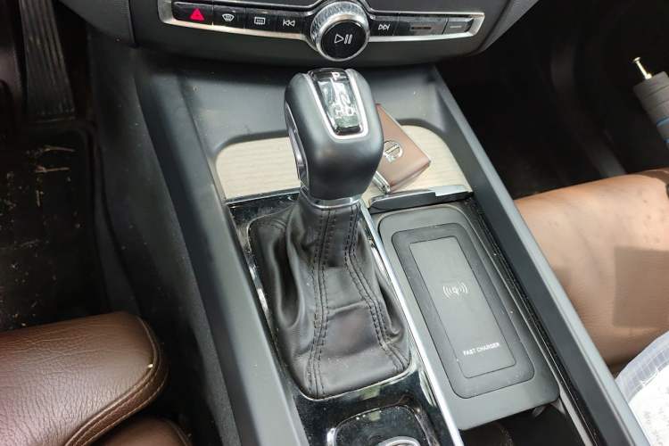 Used Volvo XC60 2020 T5 4x4 Smart Luxury Edition Gear Lever